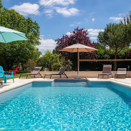 4 Personnes Avec Piscine Entre Saintes Et Royan