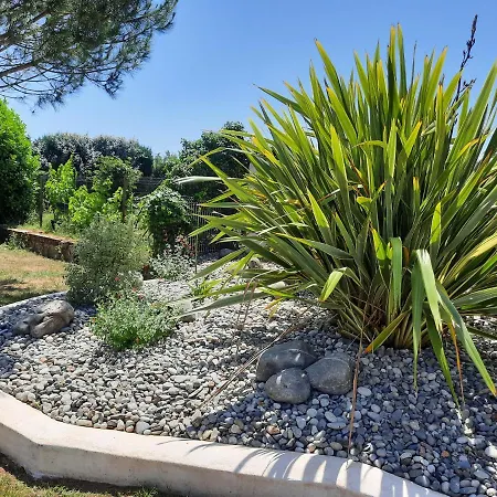 4 Personnes Avec Piscine Entre Saintes Et Royan *